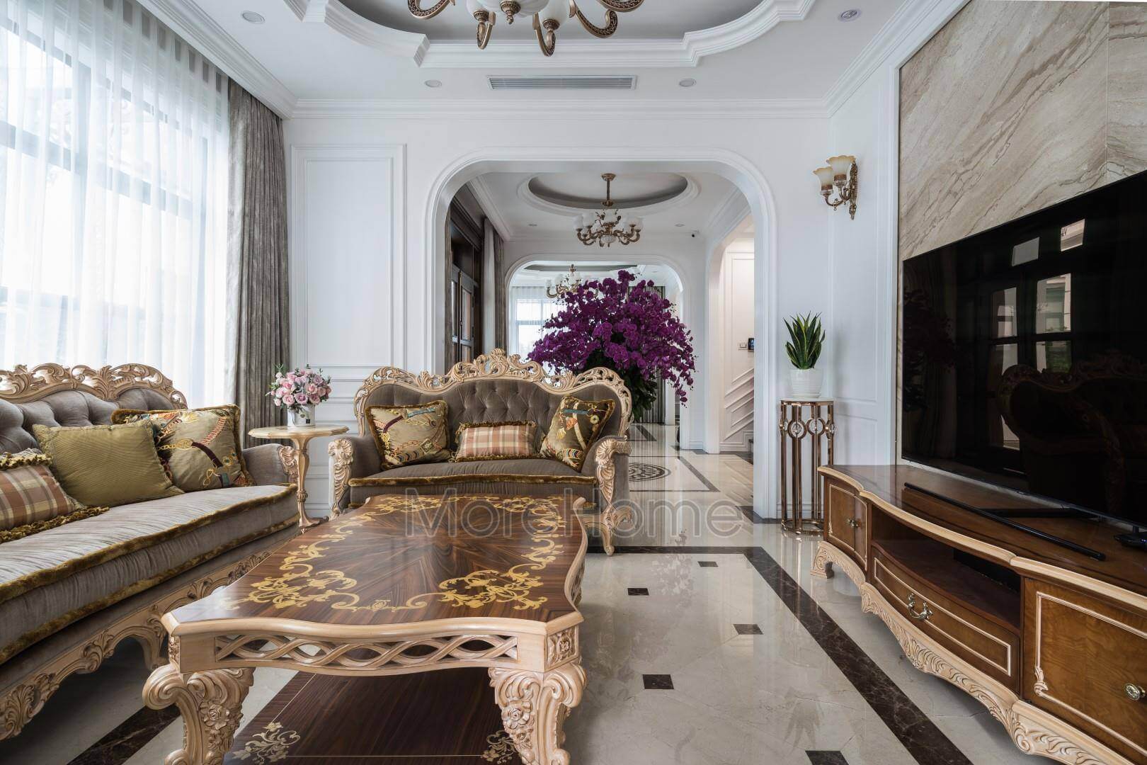 Khoảng cách tivi tới bộ ghế sofa được các kiến trúc sư MoreHome tính toán kỹ lưỡng nhằm giúp bảo vệ mắt của cả gia đình